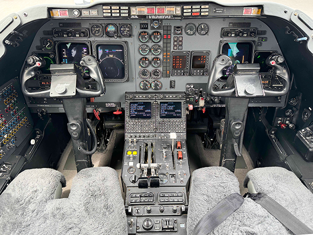 2000 Beechjet 400A S/N RK-297 - Cockpit View